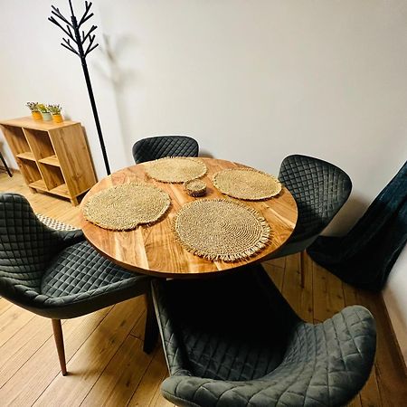 Schöne kleine Apartment mit Weinkeller und kleinem Hof mit Frühstück - Self made Retz Exterior foto